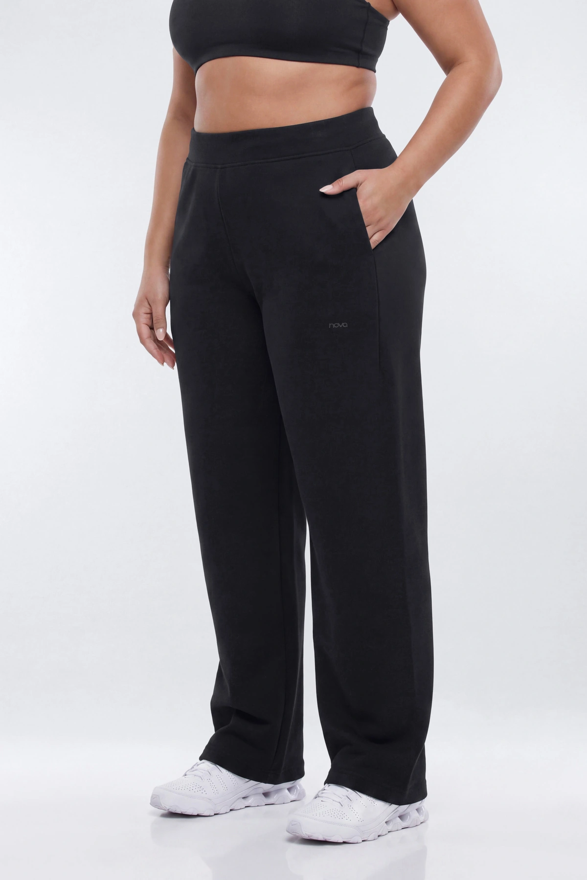 Technical Knit 32″ Straight Leg Pant - Black — Preto