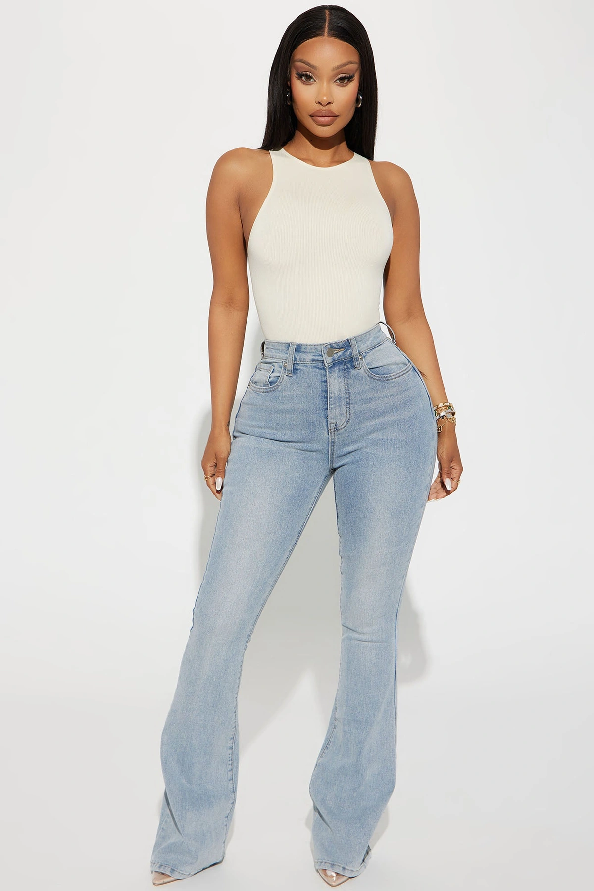 San Diego Sculpting Stretch Flare Jeans - Light Wash — Ganga de lavagem clara