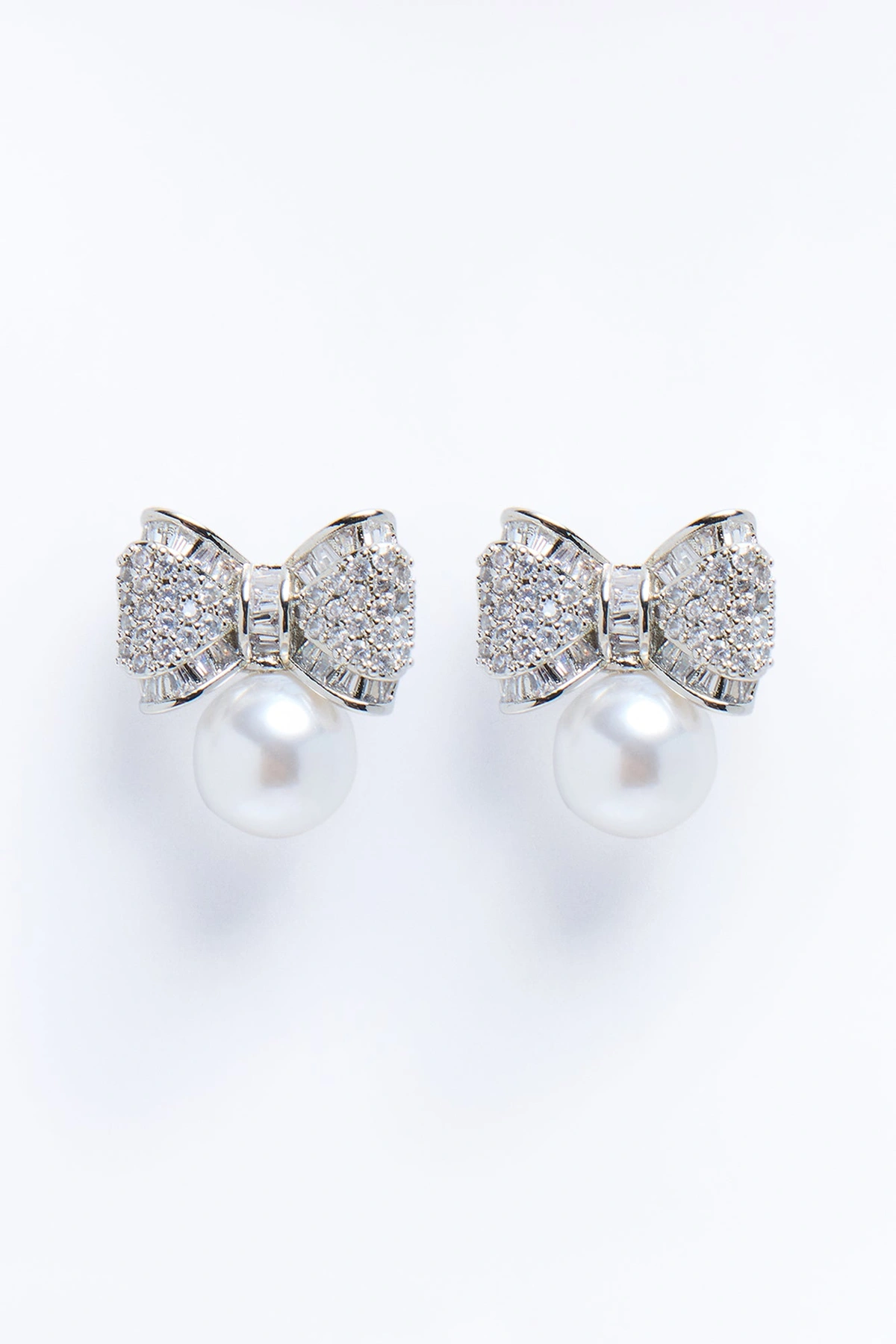 Wrapped In Sparkle Stud Earrings - Silver — Prateado