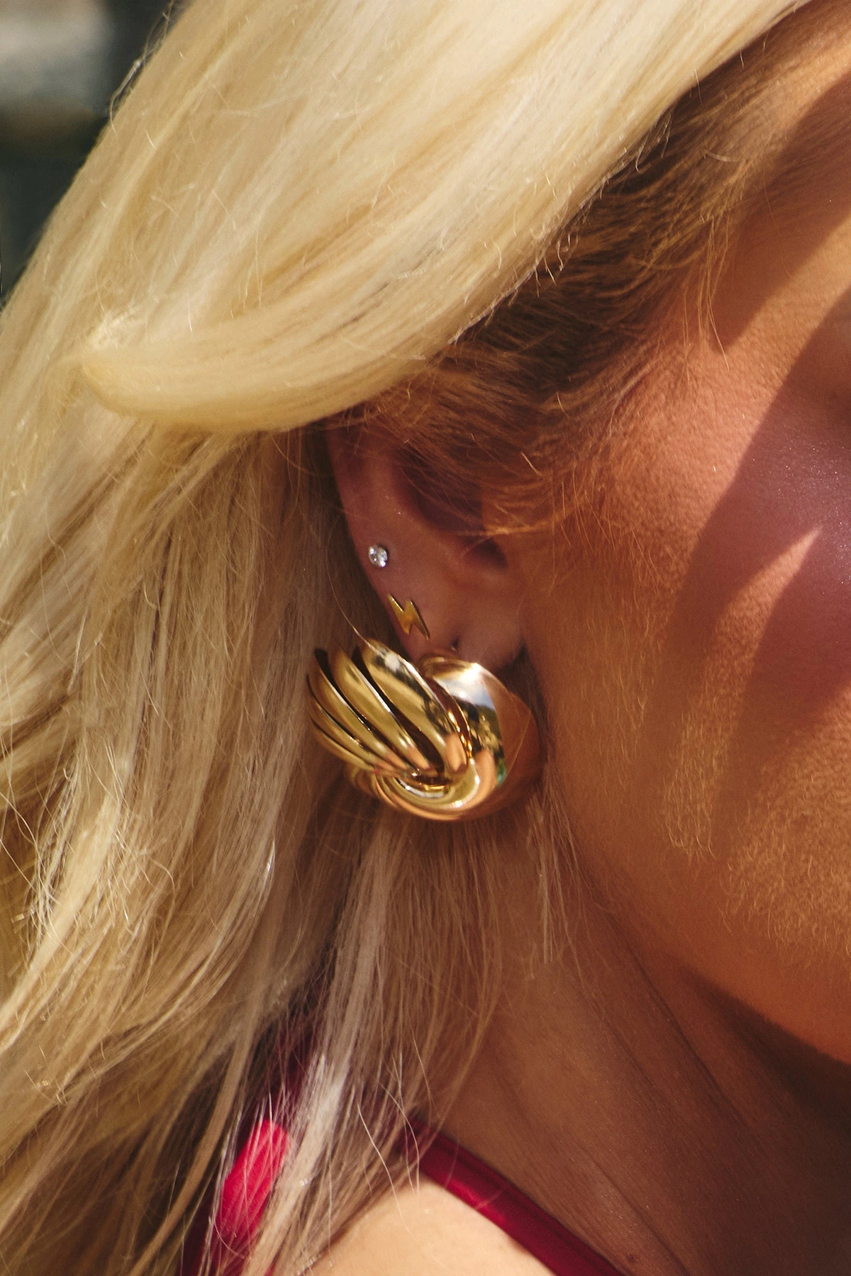 Shell Shock Stud Earrings - Gold — Dourado