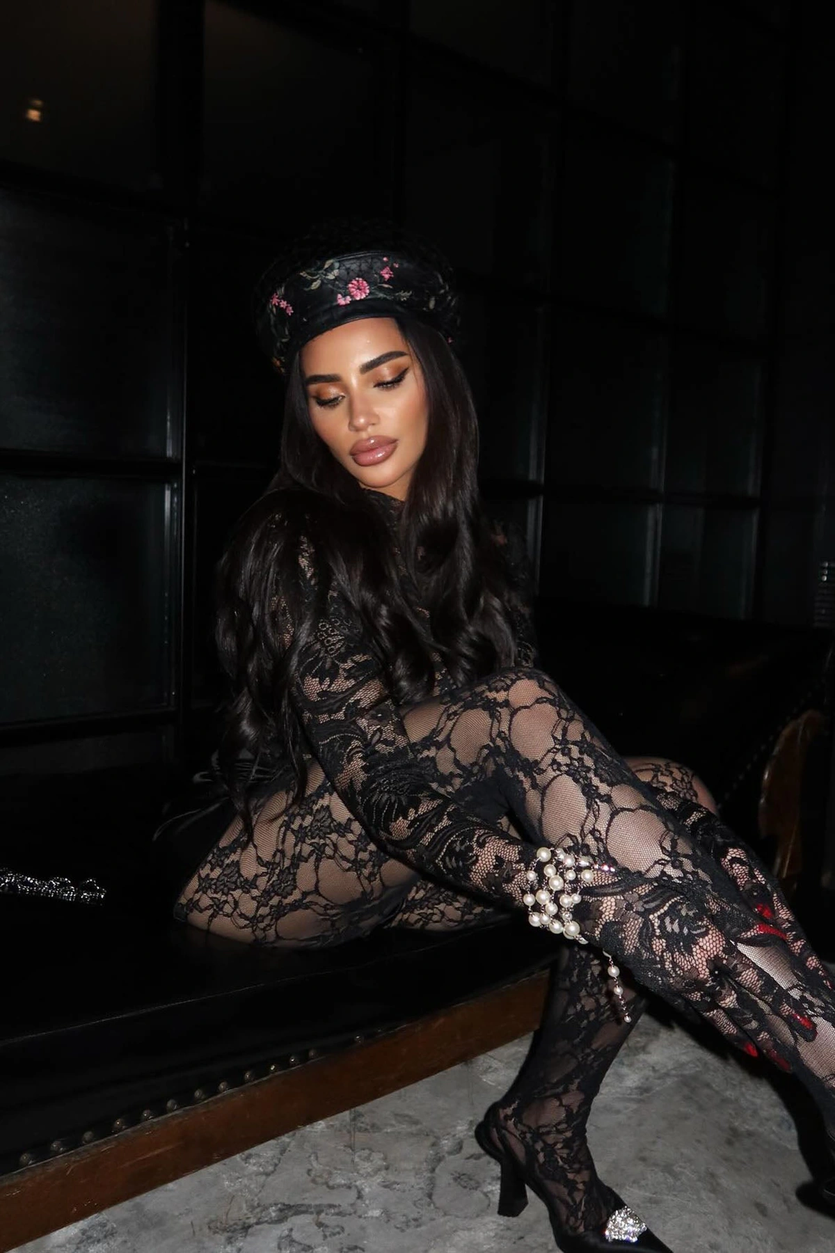 All Your Desires Sheer Lace Tights - Black — Preto