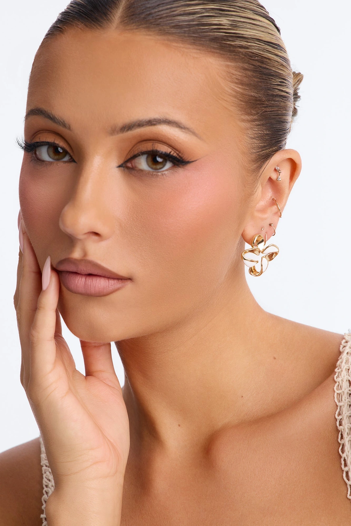 Star Lily Stud Earrings - White/Gold — Branco/Dourado