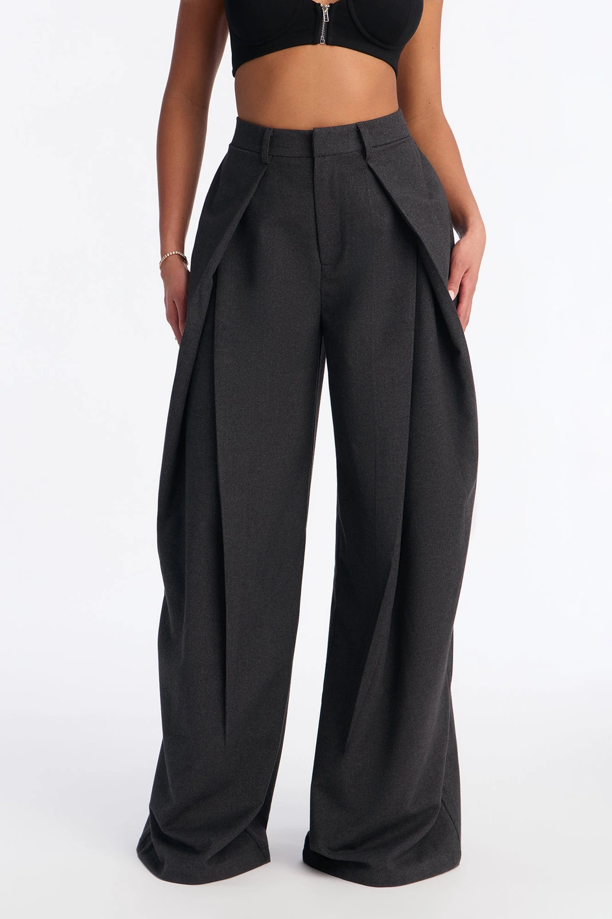 Executive Realness Pleated Wide Leg Trouser 33″ - Charcoal — Cinzento-escuro