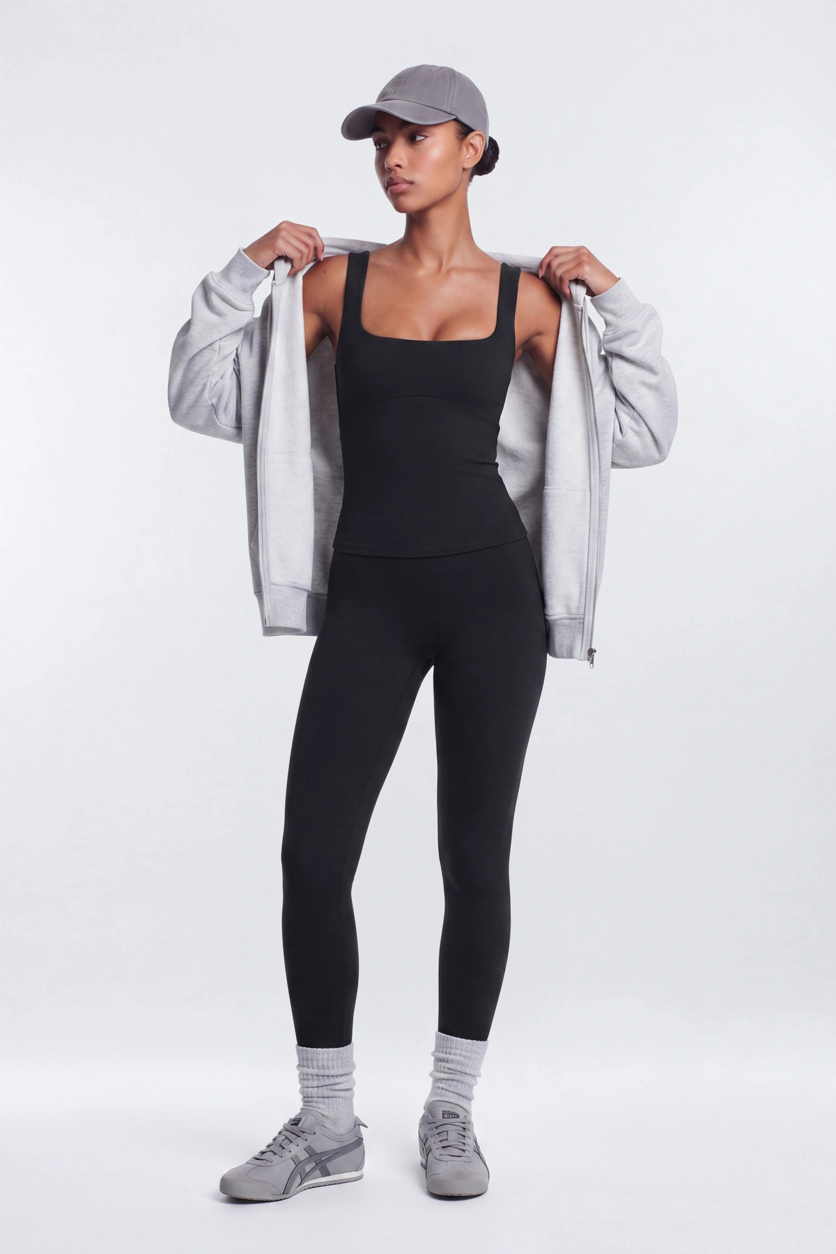 CloudForm™ Cut Out Back Sport Tank - Black — Preto