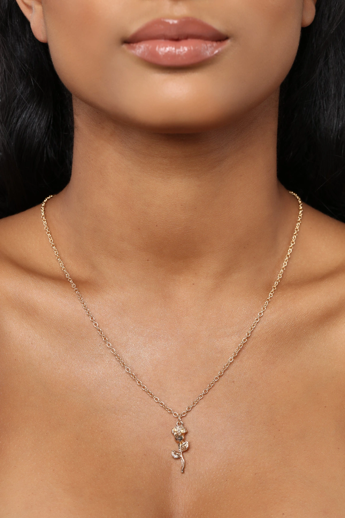 Rose To The Occasion Necklace - Gold — Dourado