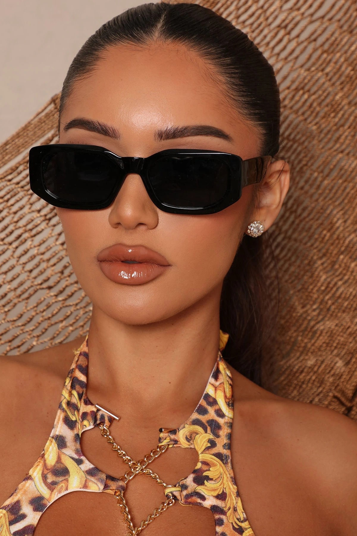 Spill The Tea Sunglasses - Black — Preto