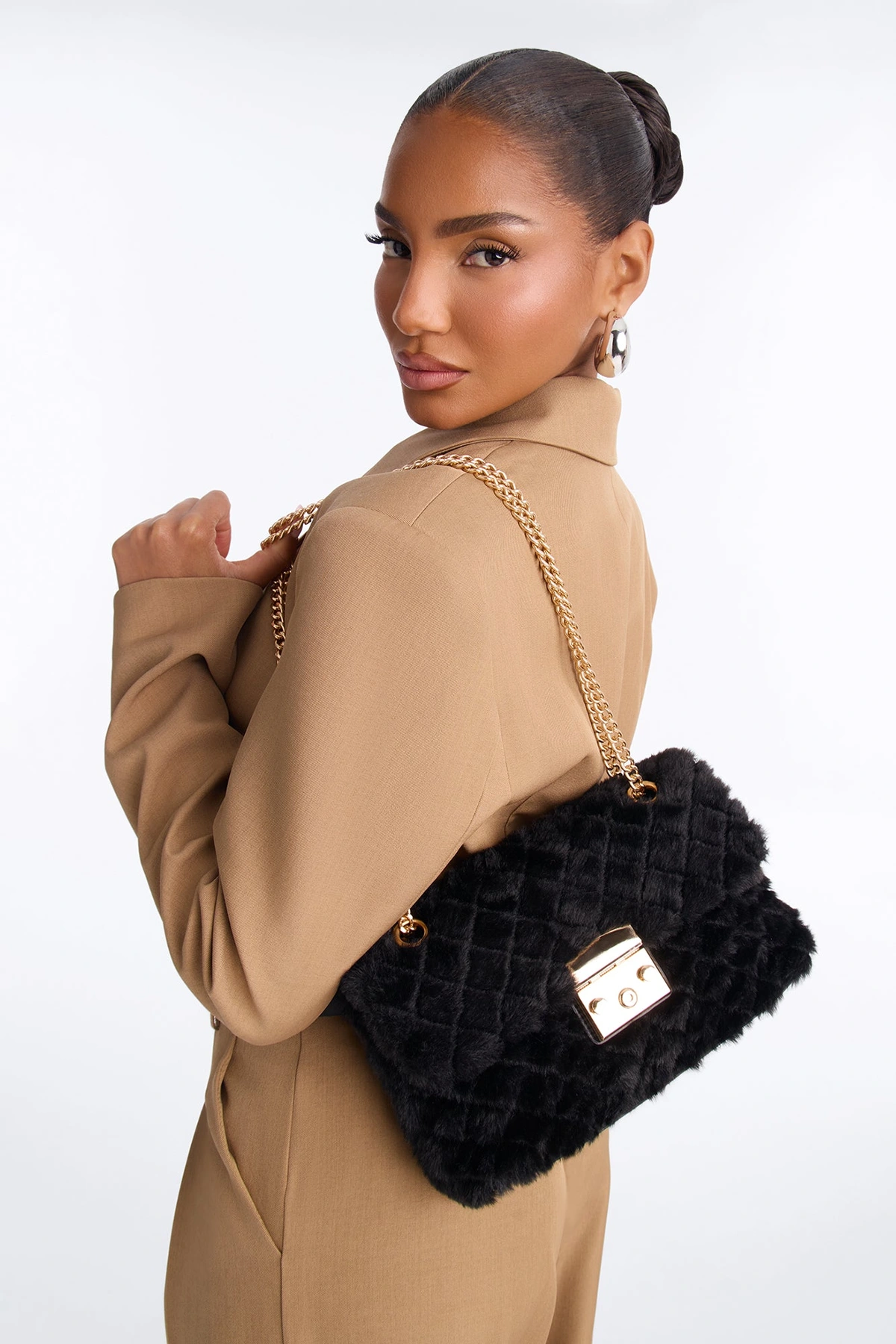 Easy Weather Faux Fur Shoulder Handbag - Black — Preto