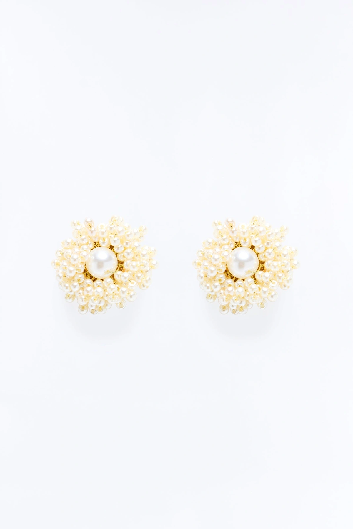 Perla Stud Earrings - White — Branco