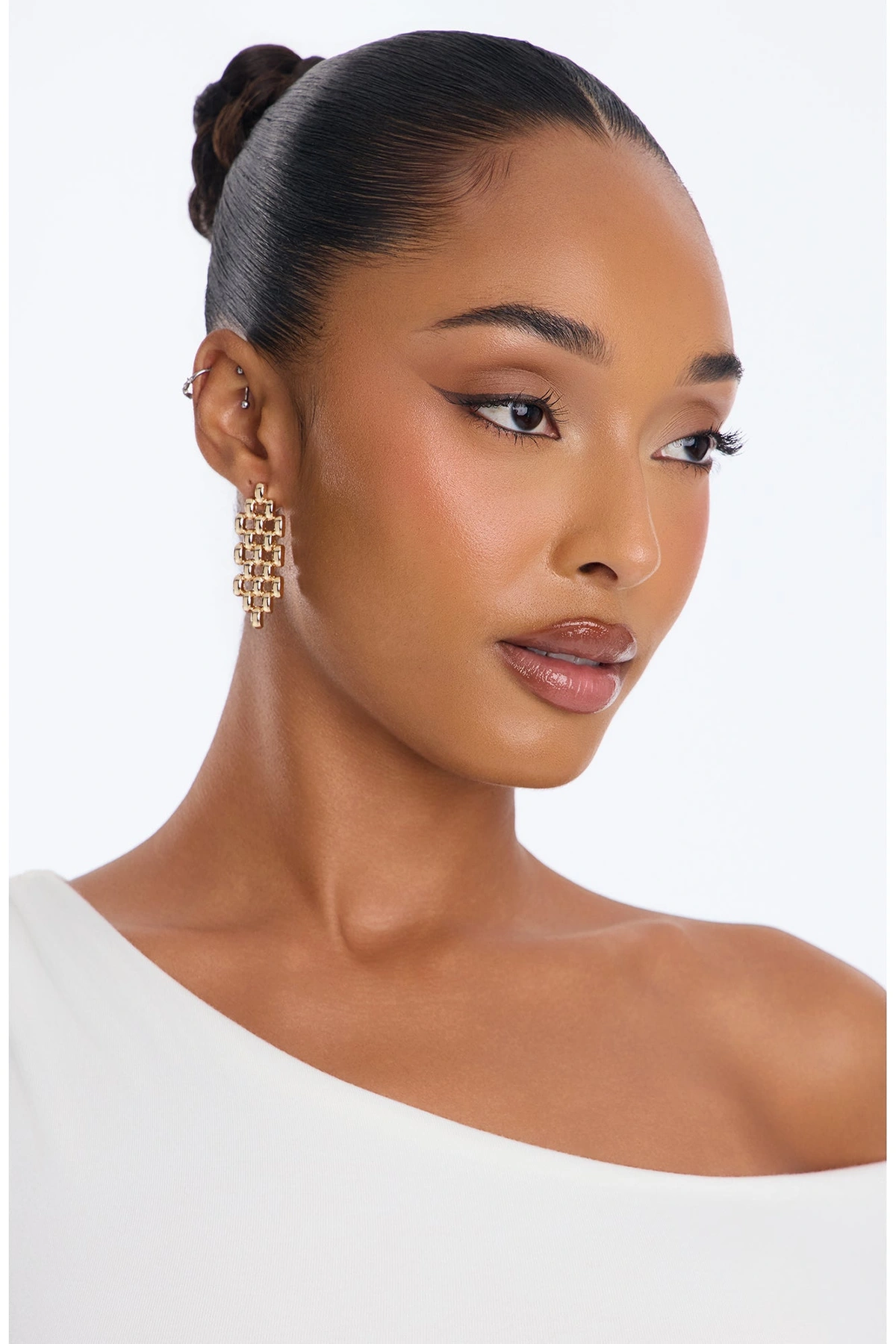 One Step Closer Drop Earrings - Gold — Dourado