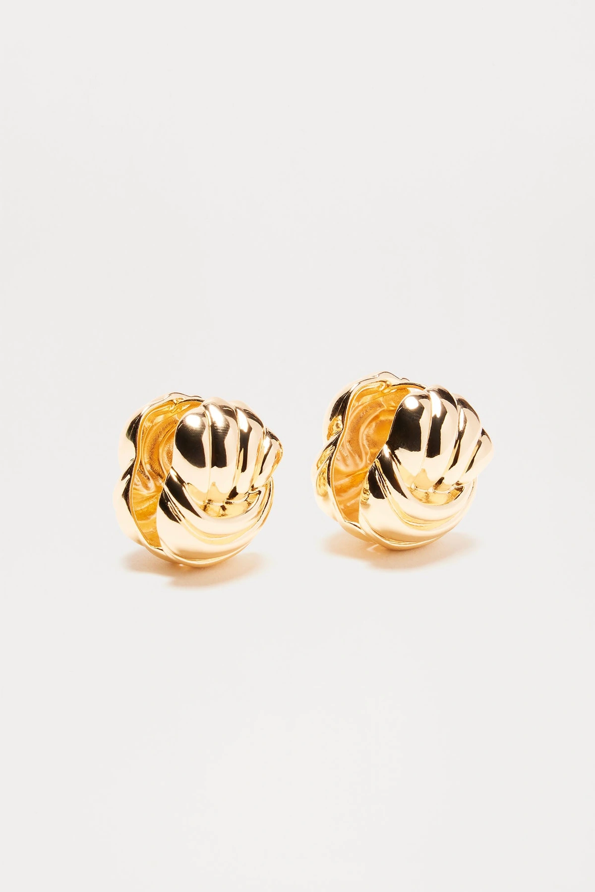 Chic Lifestyle Earrings - Gold — Dourado