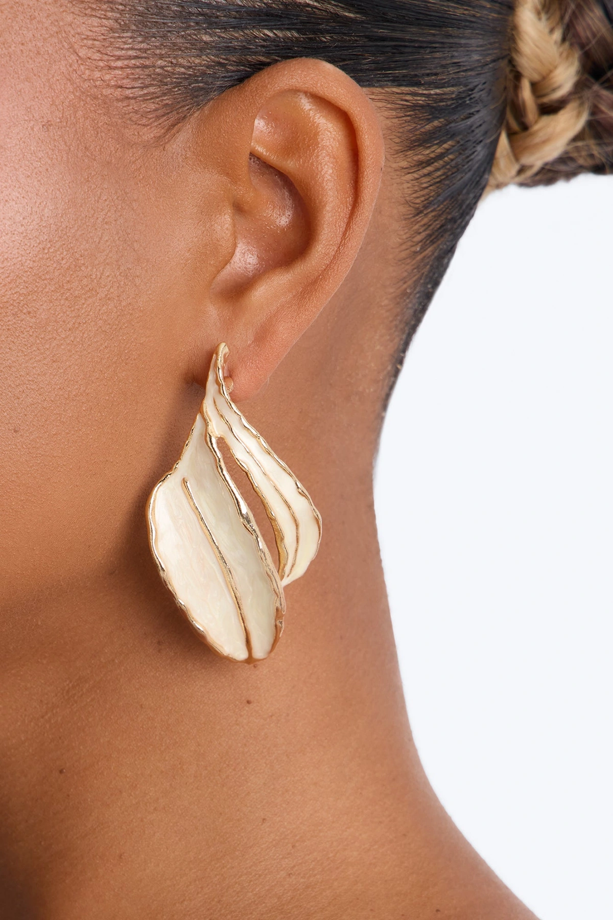 Autumn Falls Drop Earrings - White/Gold — Branco/Dourado